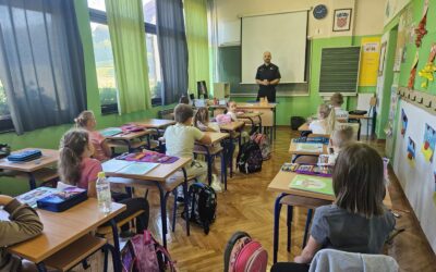 1. razred posjetio policijski službenik